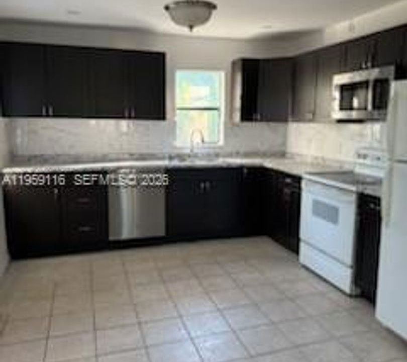 1st image of 1704 SW 43rd Ave