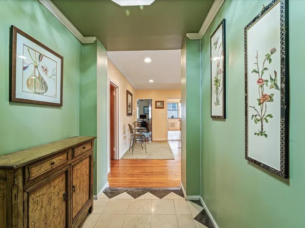 162-41 Powells Cove Boulevard image 4 of 29