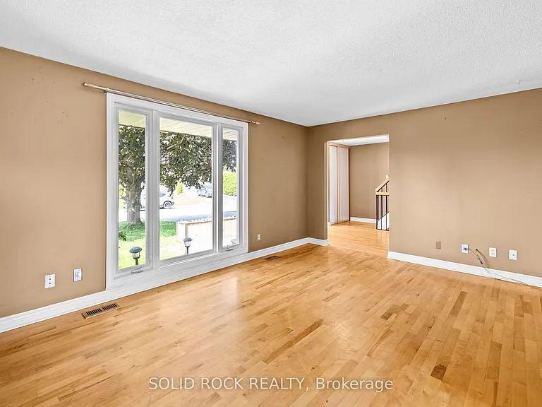 1631 Charbonneau St — Photo 8