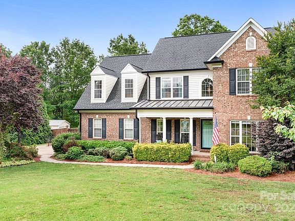 3rd image of 9000 Petunia Ct