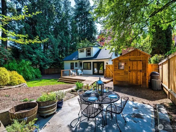 17576 Ballinger Way NE, Lake Forest Park, WA 98155