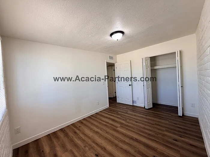 3243 W Bartlett Pl — Photo 10