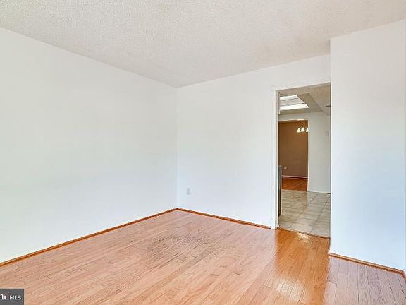 5th image of 109 Drury Cir