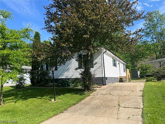 3rd image of 66 Tracy Ln
