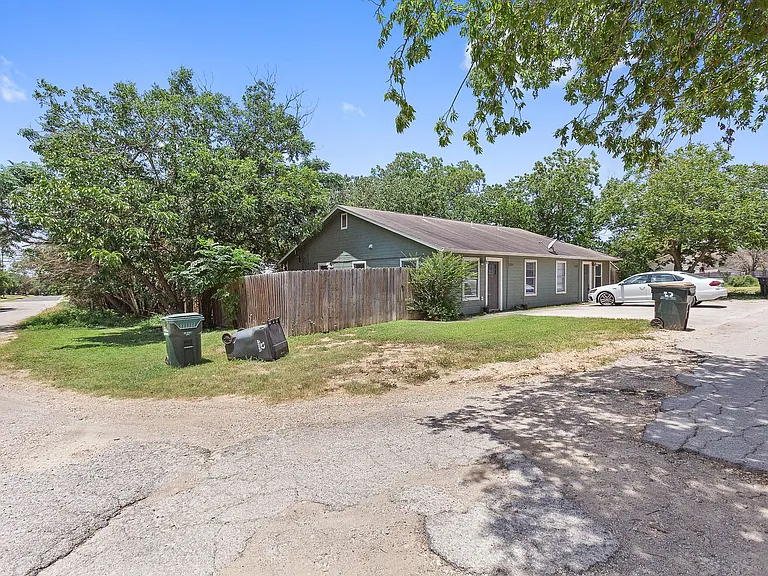 1208 Hillyer St — Photo 15