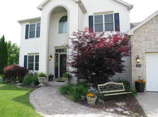 1137 Iris Ln, Grafton, WI 53024