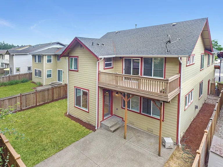 4315 Freemont St NE — Photo 2