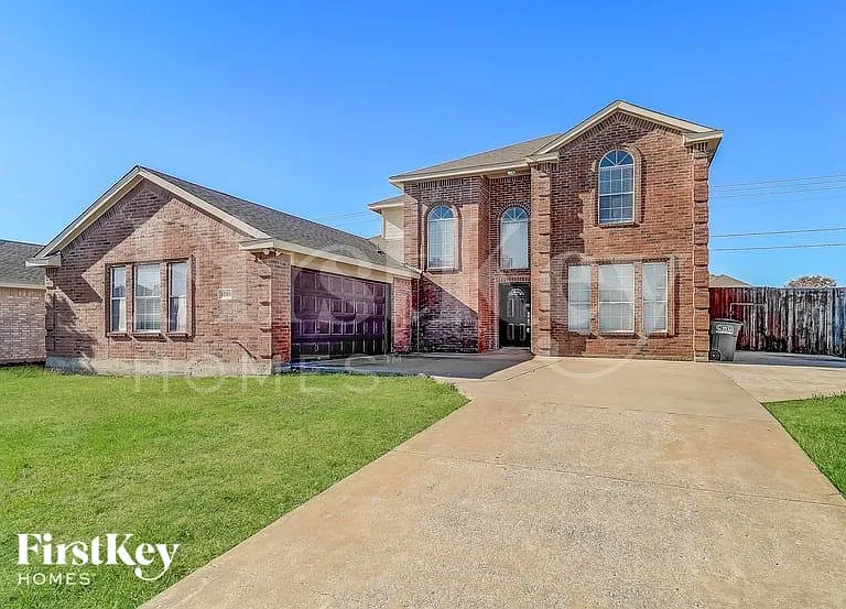 3001 Creekbend Ct — Photo 1