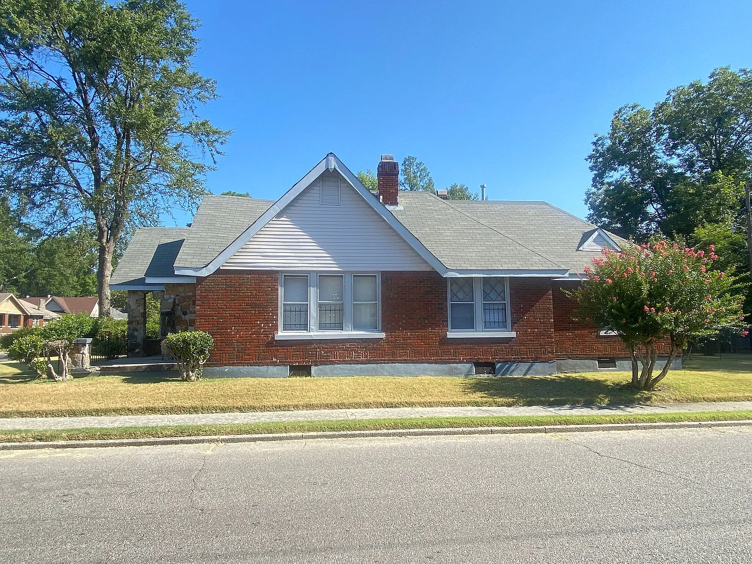 864 N Willett St — Photo 4