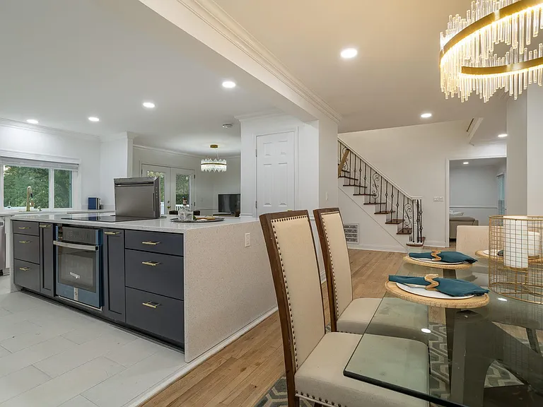 405 Park Lake Cir — Photo 6