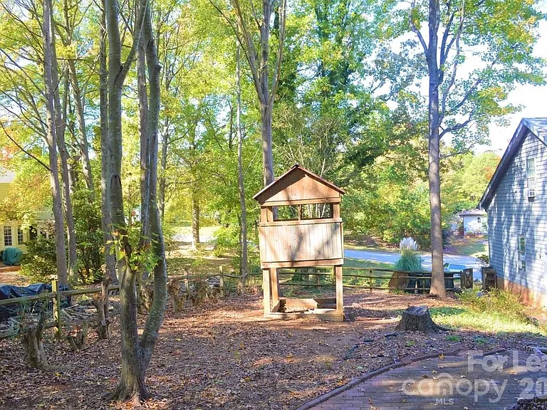 4167 Greenview Ct — Photo 12