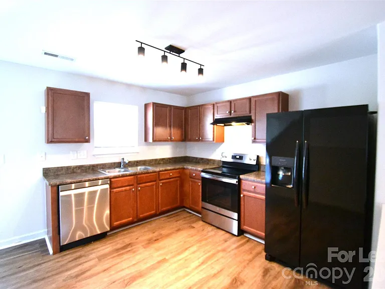 843 Plaza Walk Dr — Photo 11