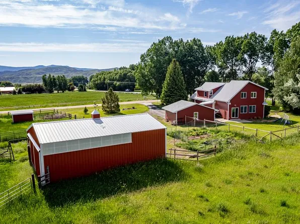 5 Longhorn Dr, Cody, WY 82414