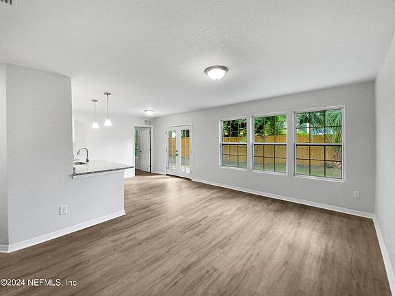 2nd image of 1147 W 19TH Street