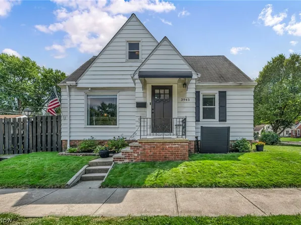 3945 W 210th St, Fairview Park, OH 44126