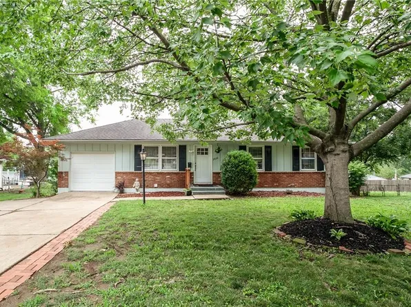 3826 S Breckenridge Dr, Independence, MO 64055