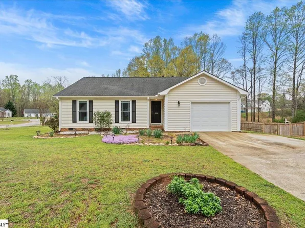 208 Boxelder Ln, Simpsonville, SC 29680