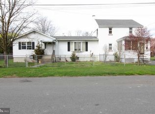 36 6th Ave, Hamilton, NJ 08619