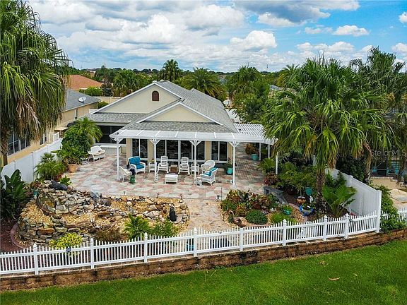 3rd image of 690 Avecilla Dr