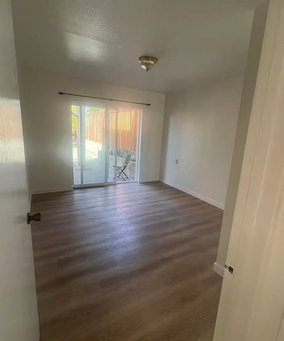 2 bed, 800 sqft, $2,500 — Photo 4