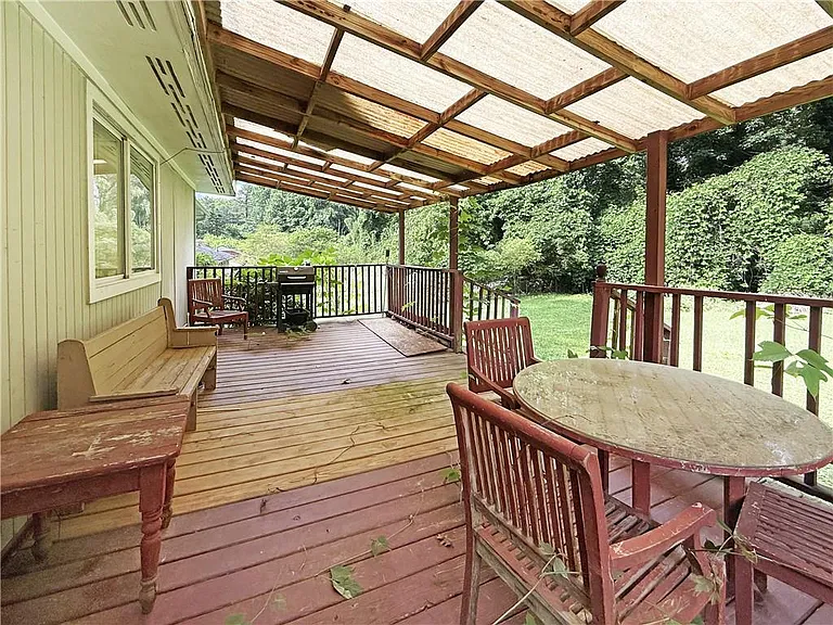 1668 Laurelwood Dr SW — Photo 17