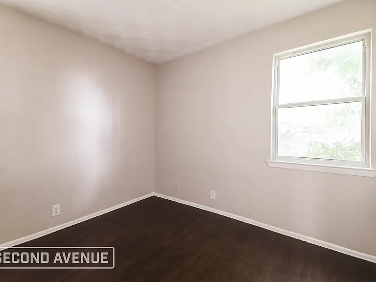 802 Memorial Dr — Photo 17