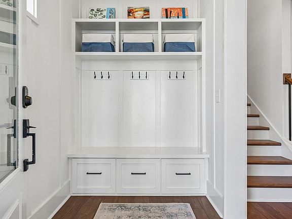 2nd image of 32 Sutherland Ct