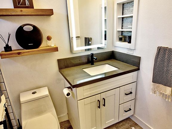 Master ensuite bathroom
