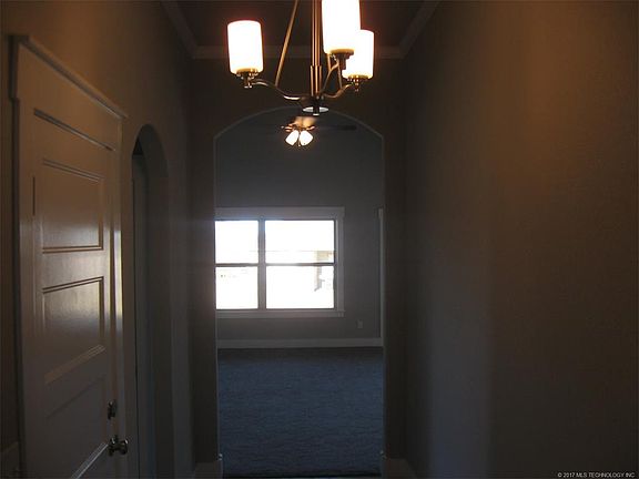 4th image of 1108 W Missouri St