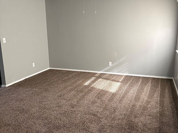 5th image of 1001 E Pecan St