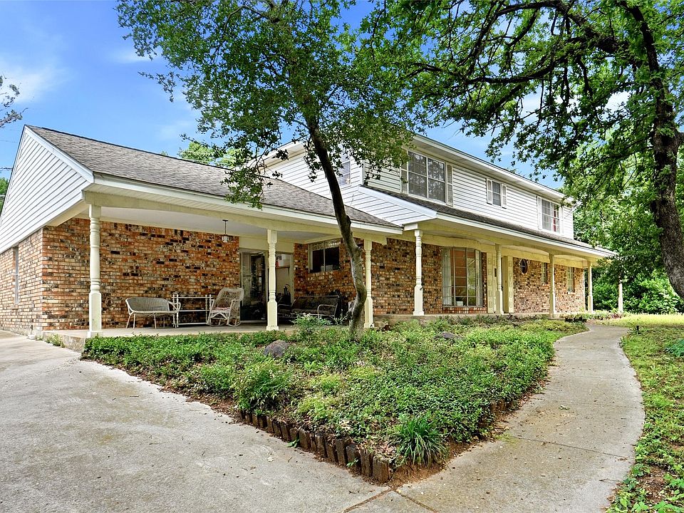 1st image of 2105 Camelot Dr