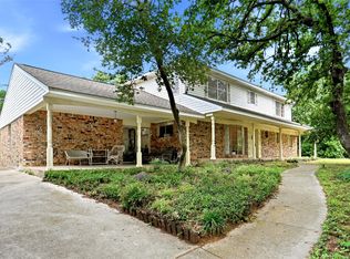 2105 Camelot Dr, Grapevine, TX 76051