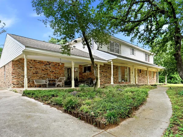 2105 Camelot Dr, Grapevine, TX 76051