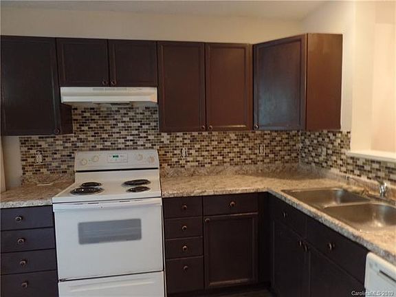 3rd image of 7507 Petrea Ln