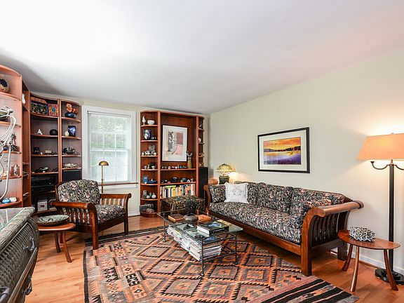 3rd image of 1474 Deerfield Pl