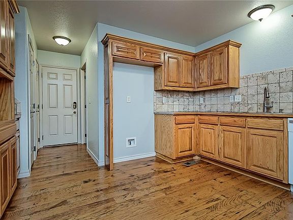 4th image of 4 Allen Ln