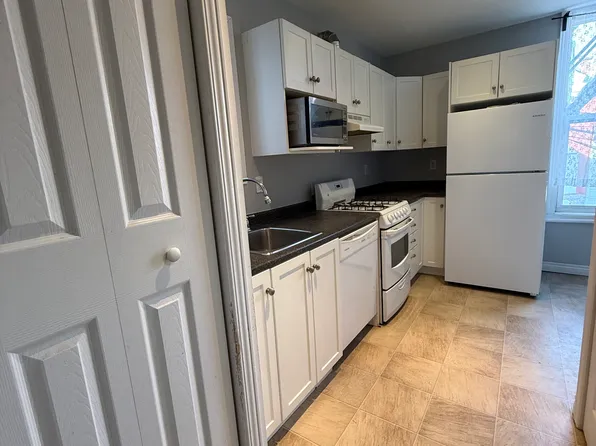 337 James St #1, Ottawa, ON K1R 5M8