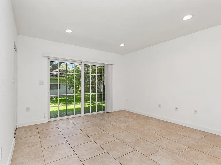 3525 NW 114th Ln — Photo 17