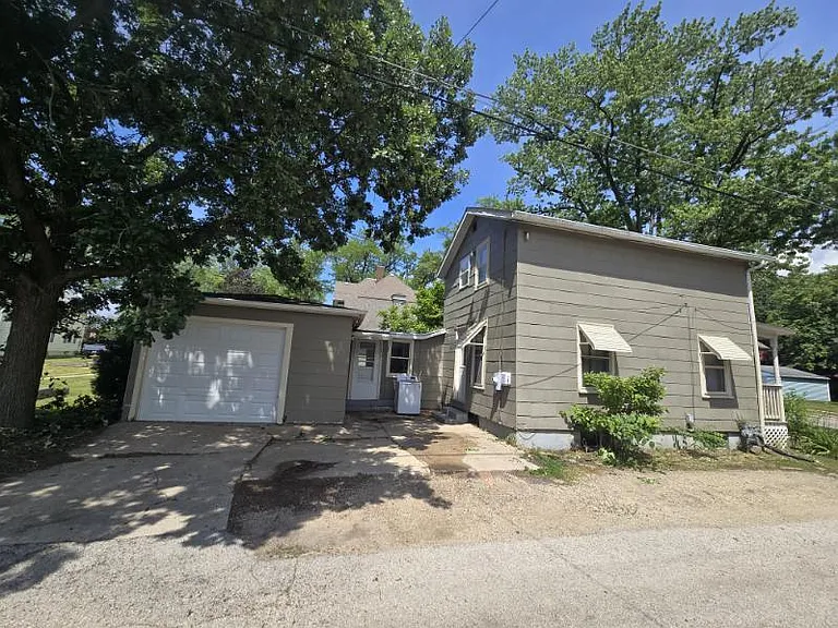 219 S 7th St — Photo 32
