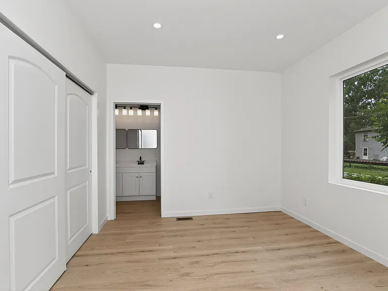 2240 Hovey St #A — Photo 8