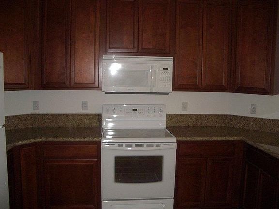 4th image of 119 SW Hawthorne Cir