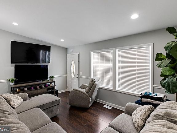 5th image of 36 Walnut Rd