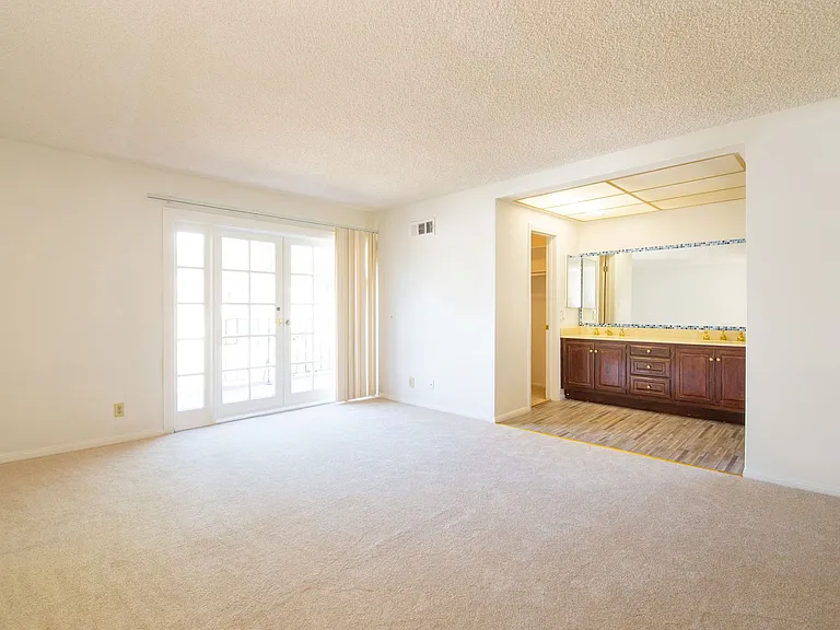 981 S Purdue Cir — Photo 2