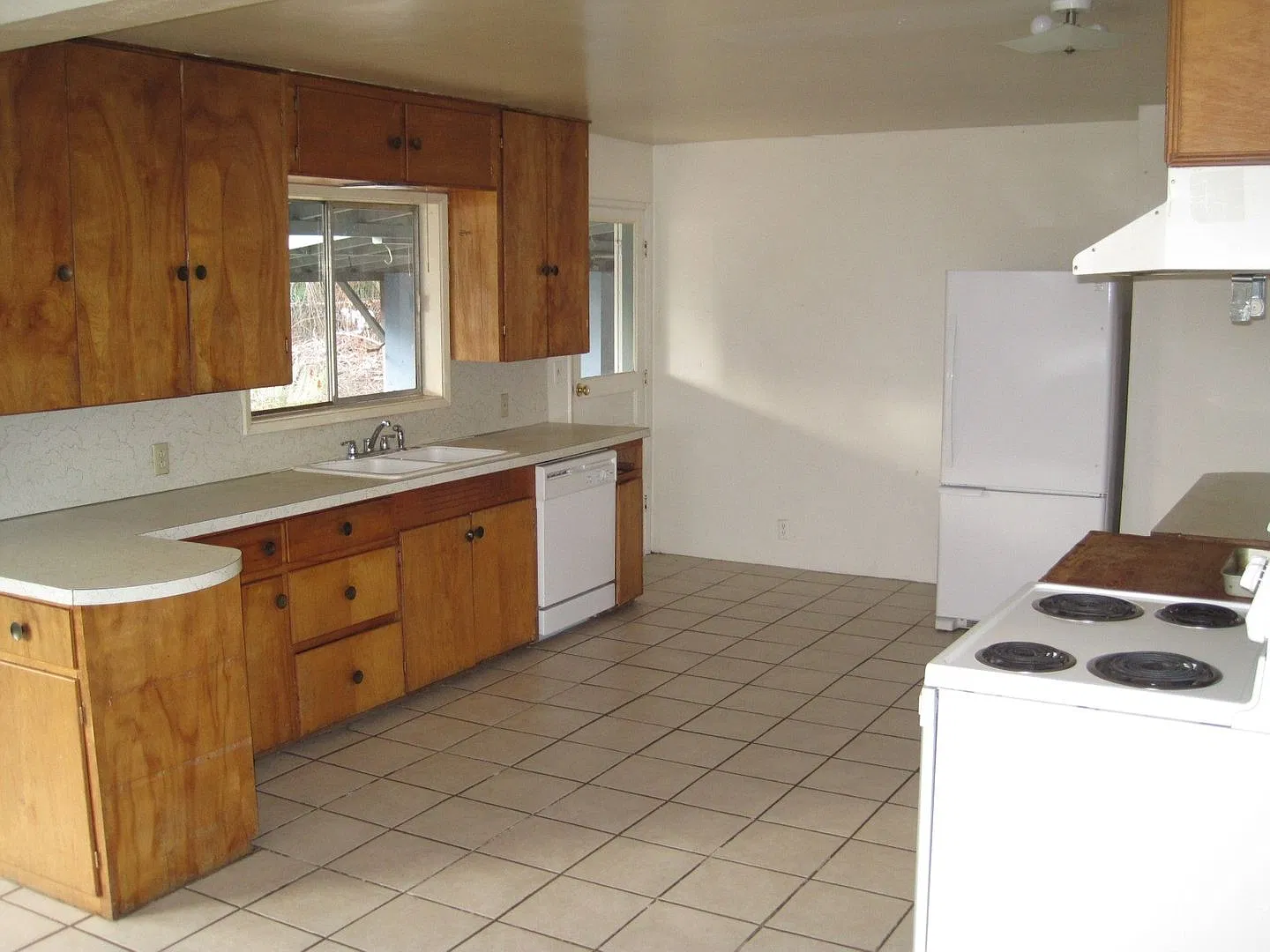 Cozy and Spacious — Photo 2