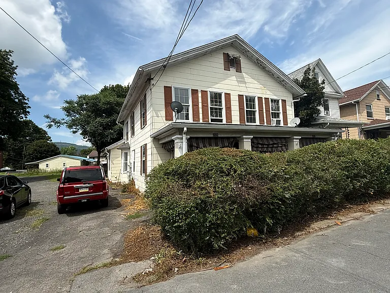 2025-2027 Wayne Ave — Photo 1