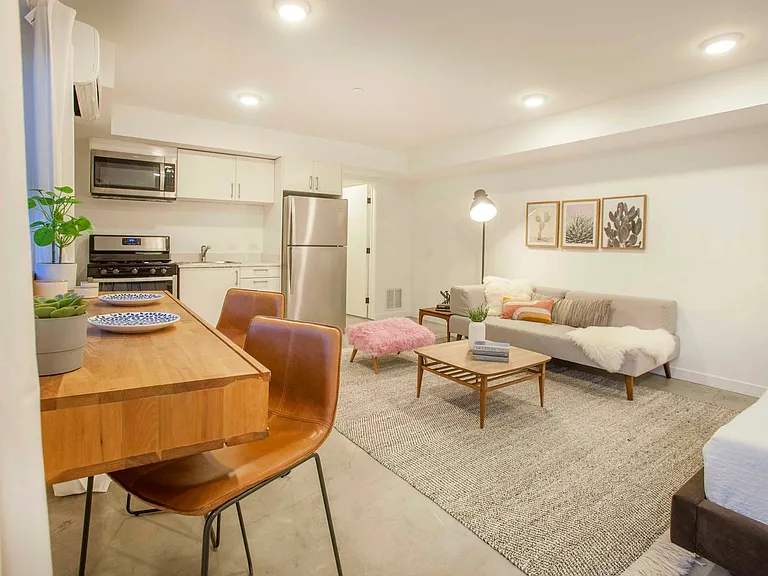 598 W Laurel St — Photo 4
