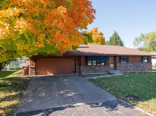 10566 Bluebonnet Dr, Machesney Park, IL 61115