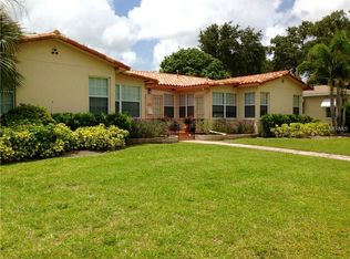 125 Ricardo Way NE APT 1, St Petersburg, FL 33704