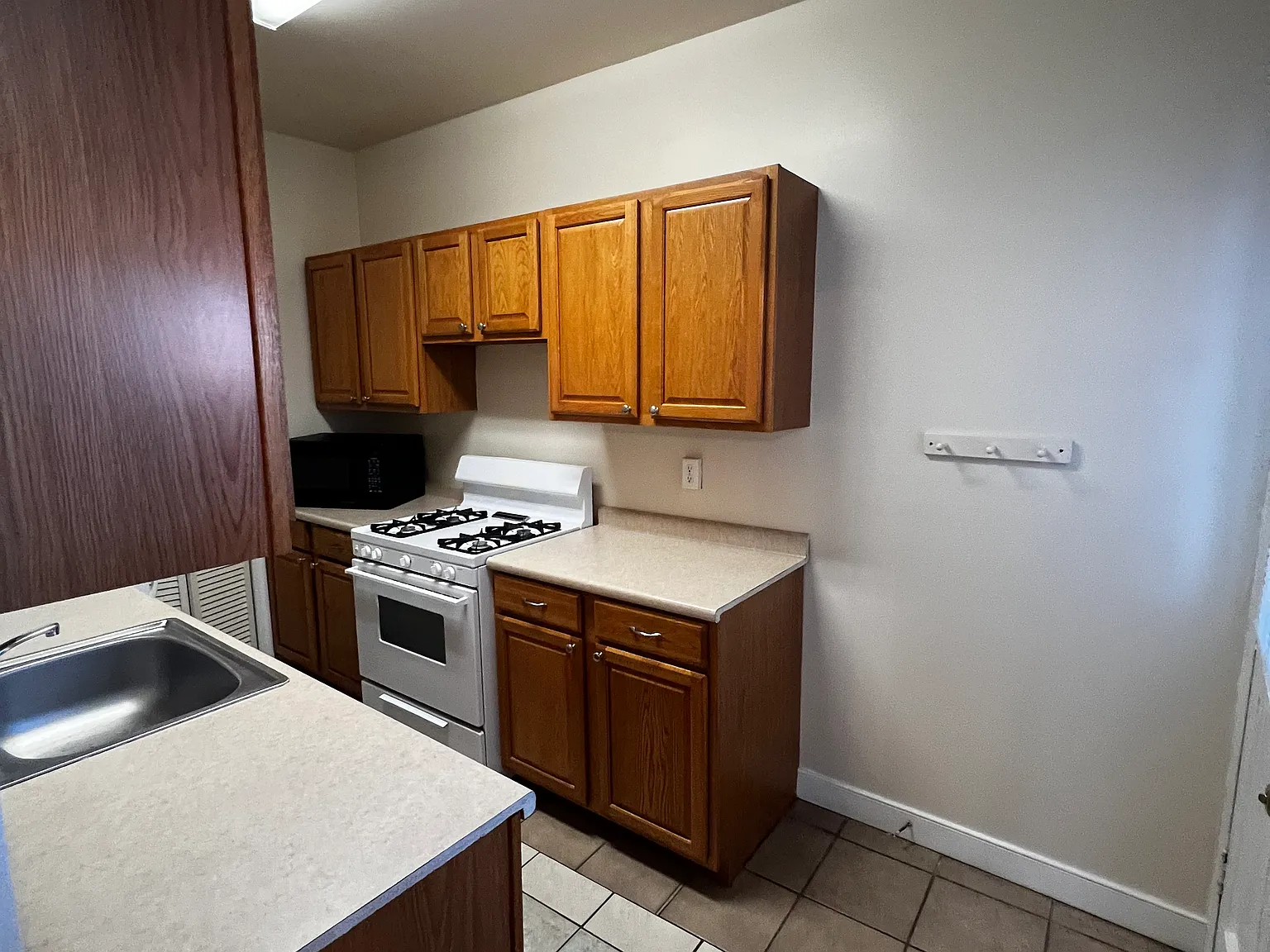 2 bed, 770 sqft, $1,895 — Photo 3