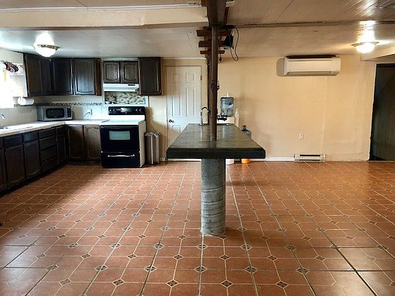 5th image of 643 N 11th Ave